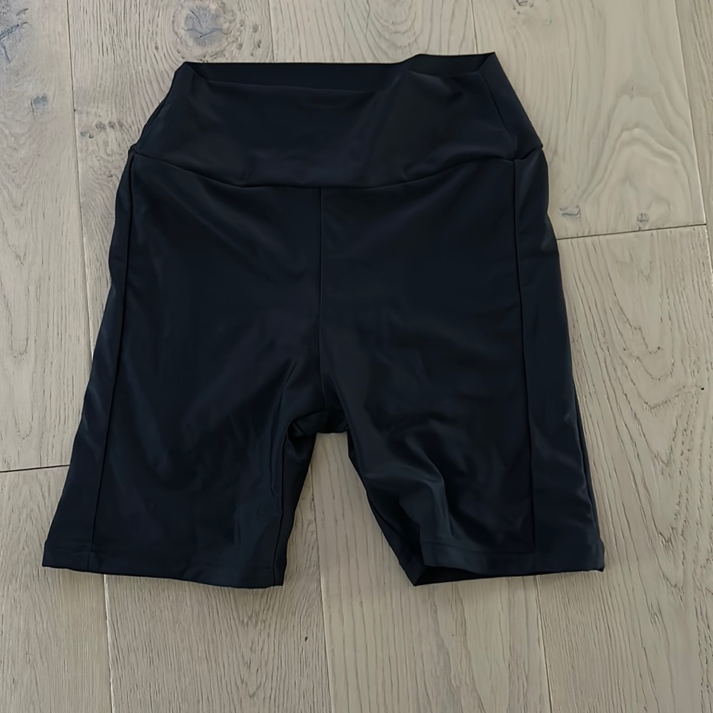 BLACK BIKER SHORTS SIZE SMALL